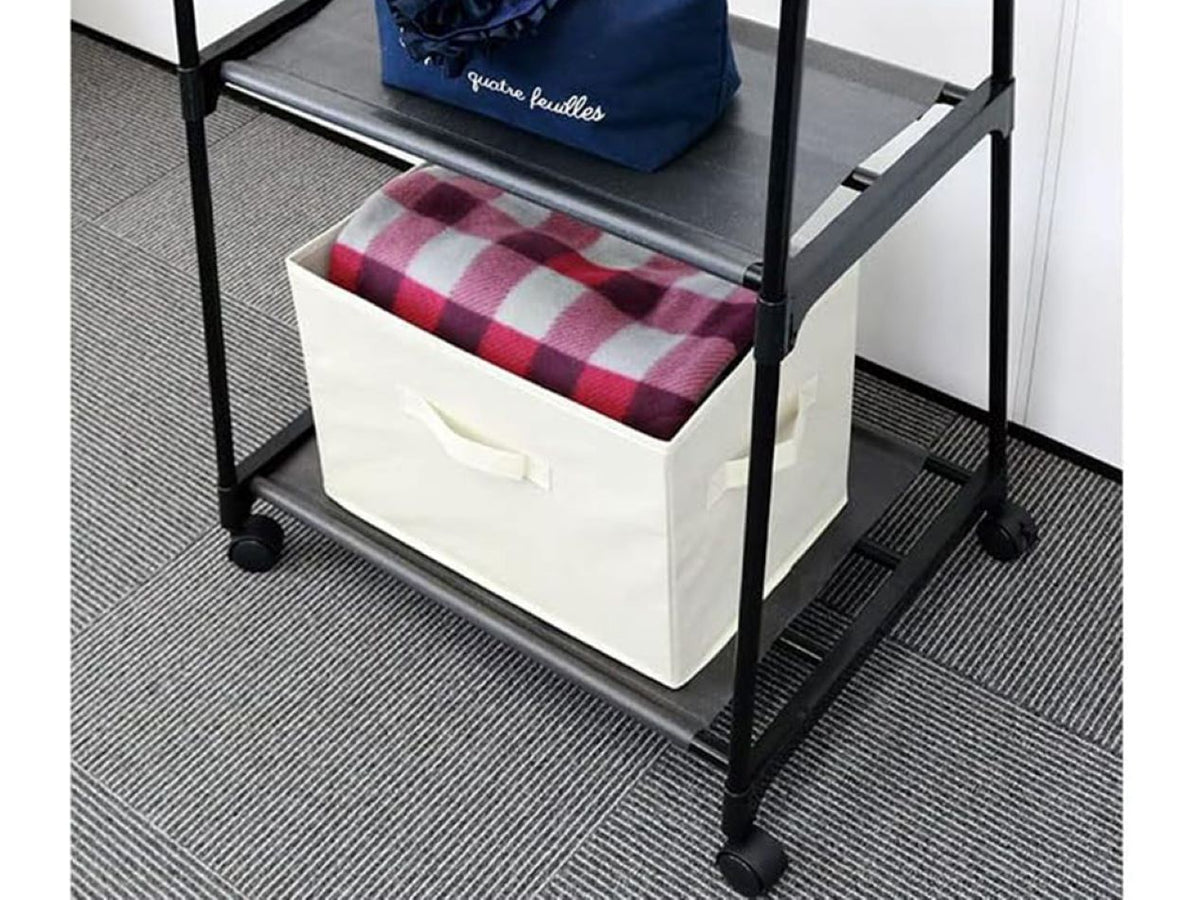 Suport triunghi pentru haine si umerase cu 2 rafturi inferioare 160x55x42cm